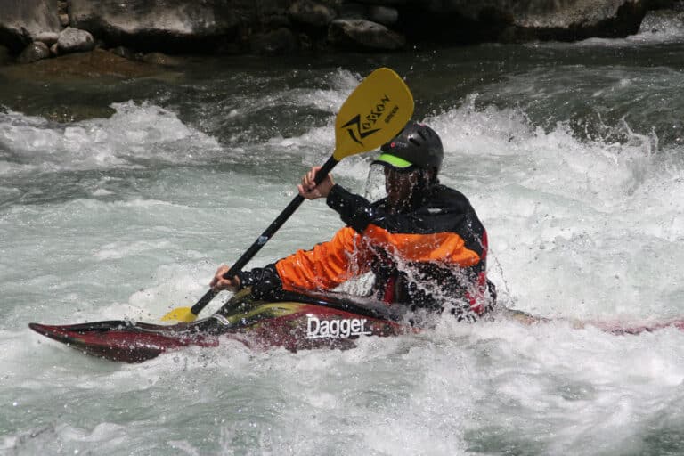 Curso Kayak en el Pirineo. Deportes de aventura en Huesca
